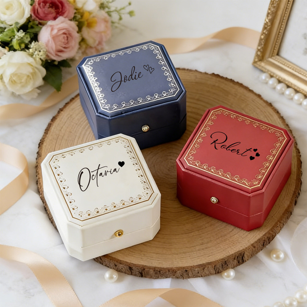 Wedding Packaging - Gepersonaliseerde ringendoos van kunstleer met fluwelen